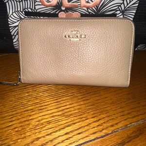 Coach medium ID zip wallet